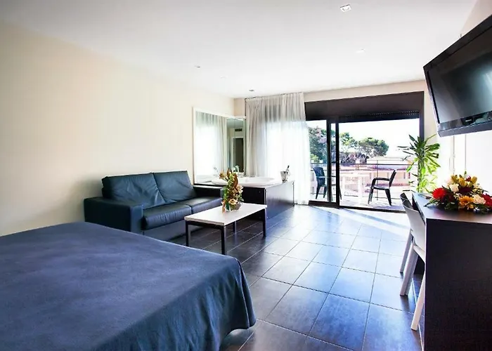 Hotel Acacias & 4*