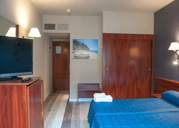 Hotel Acacias & 4*