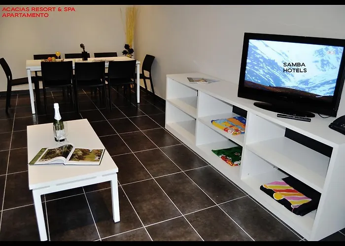 Hotel Acacias & 4*